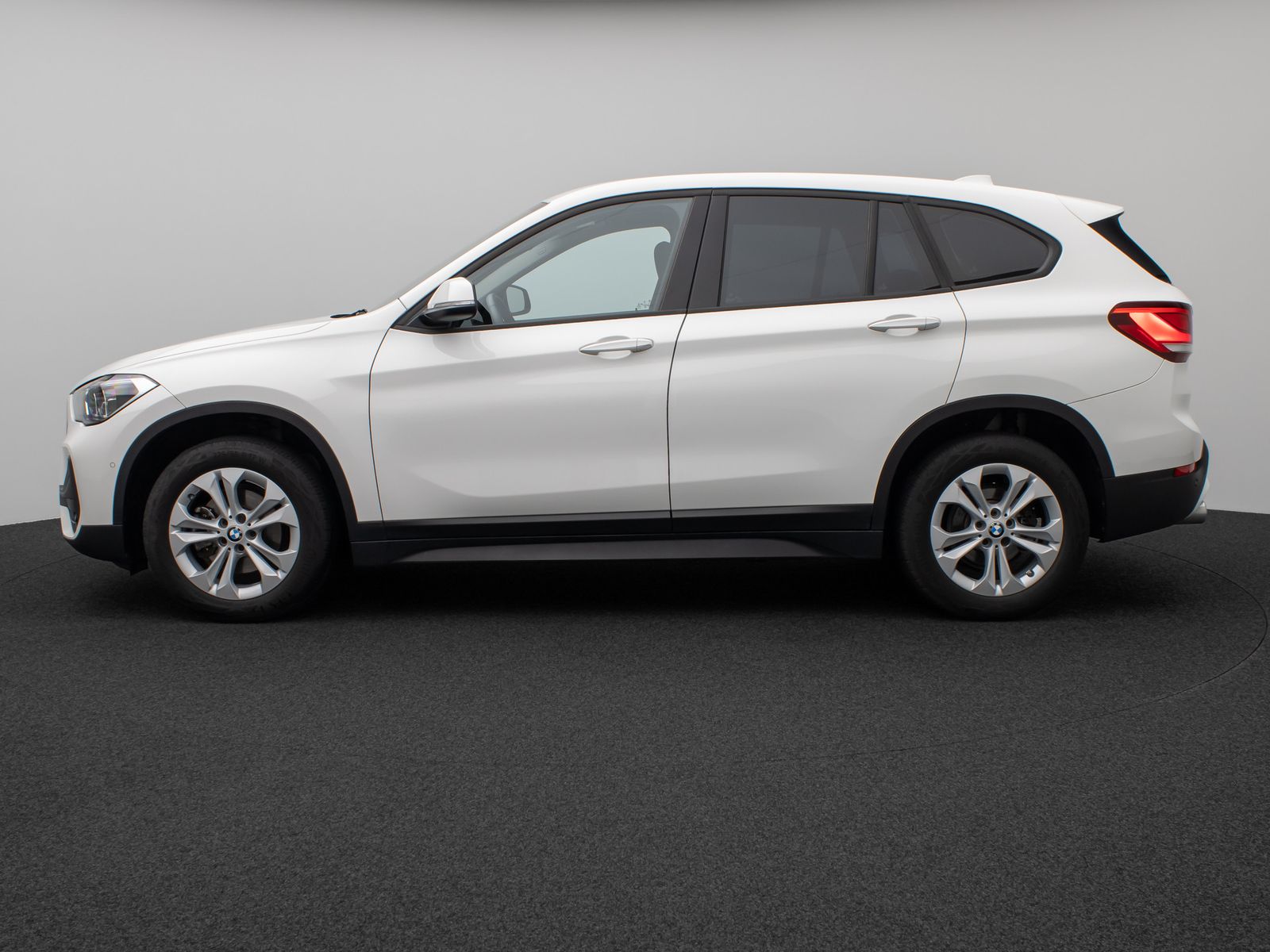 Fahrzeugabbildung BMW X1 sD18i Parkassistent DAB HiFi Navi LED Sport