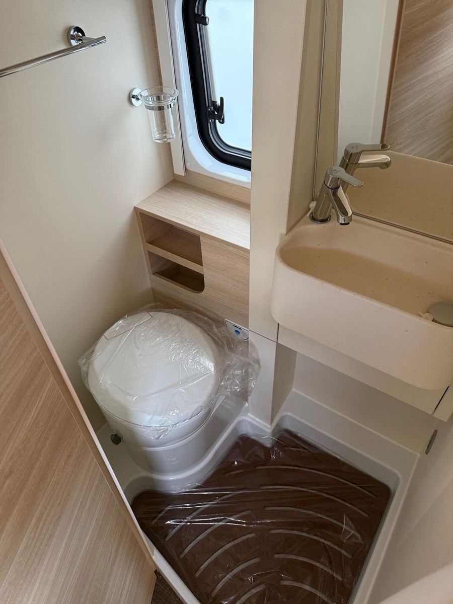 Fahrzeugabbildung Eura Mobil Van V 635 EB Alufelge, Keyless Entry, RFK, Radio