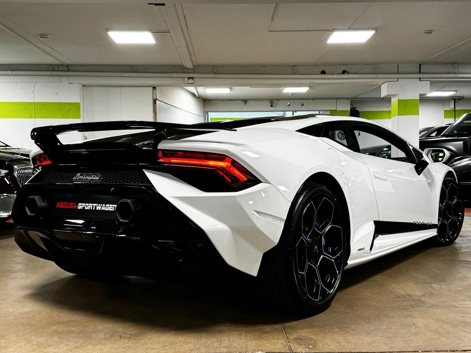 Fahrzeugabbildung Lamborghini HURACAN TECNICA CARBON EXT&INT SENSONUM FULLOPT!