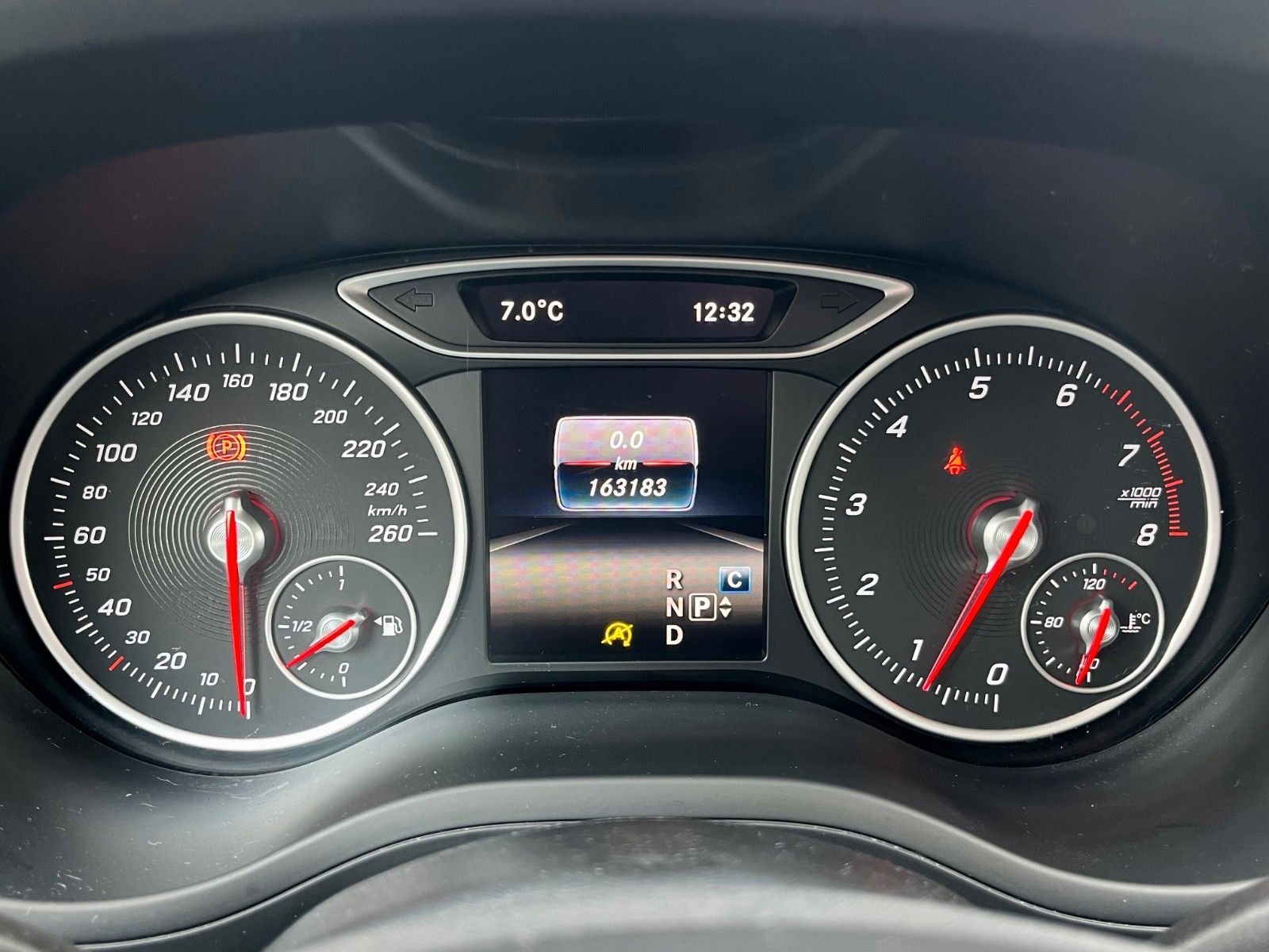 Fahrzeugabbildung Mercedes-Benz B 200 Aut. Navi Leder Pano LED SPORTSITZE Kamera