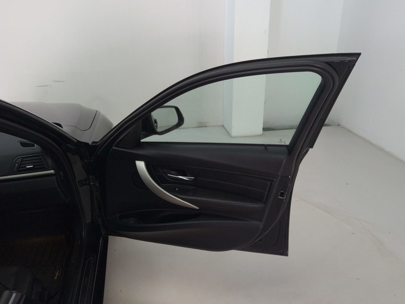 Fahrzeugabbildung BMW 320 d Touring xDrive * Leder * Bi- Xenon