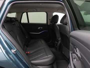 Fahrzeugabbildung BMW 320d Luxury Line Kamera HUD DAB HiFi Komfort LED