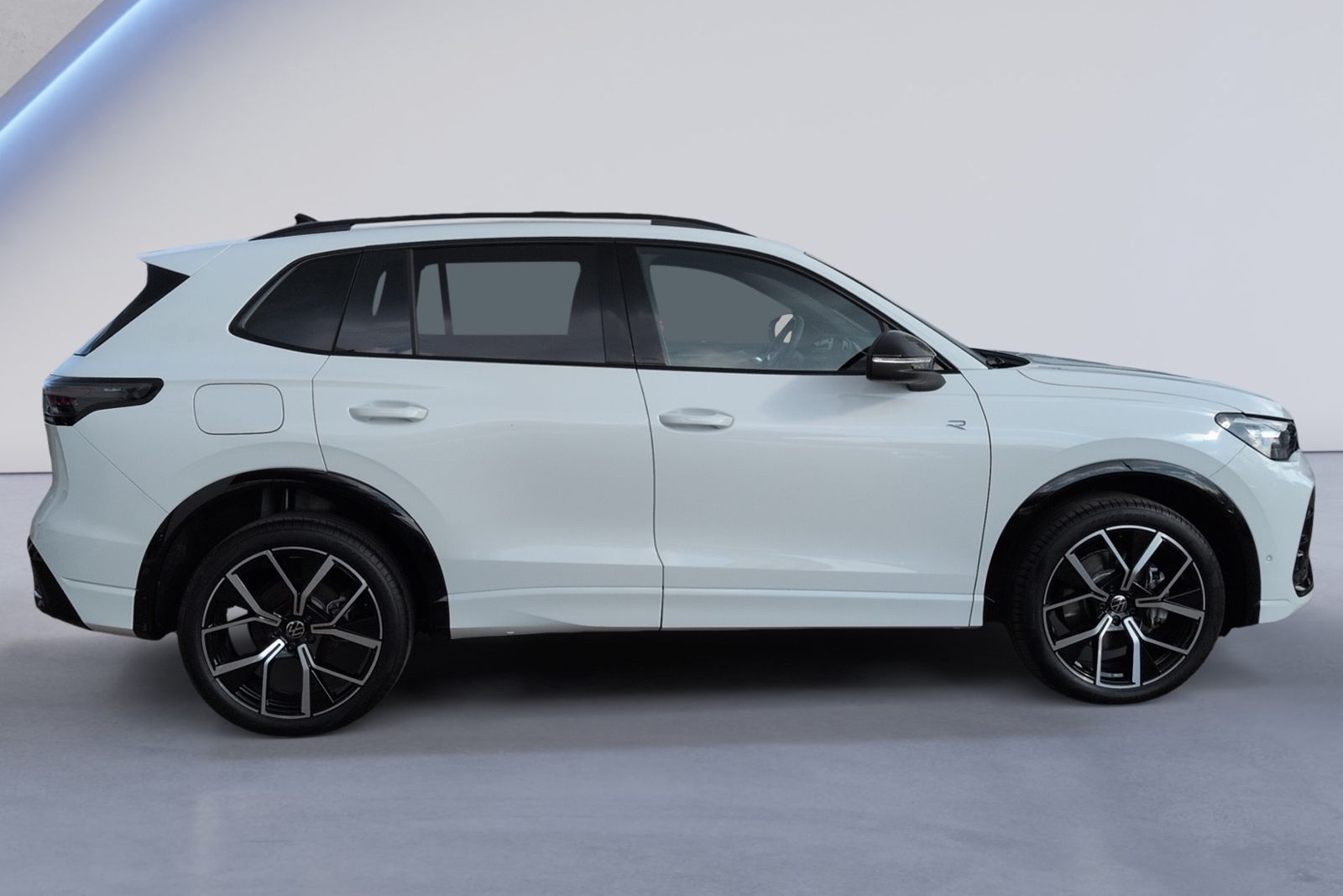 Tiguan 2.0 TDI DSG 4M R-Line STHZ+PANO+MATRIX+