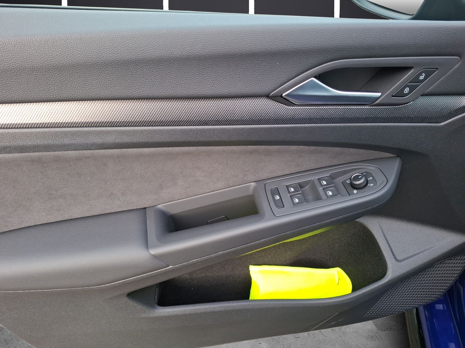 Fahrzeugabbildung Volkswagen Golf VIII Variant TDI R-Line DSG Standhzg LED-pl