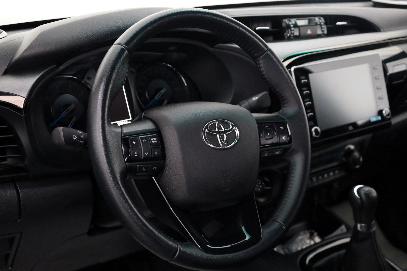 Fahrzeugabbildung Toyota Hilux 2.8 D-4D 4x4 Invincible,DOKA,Leder,ACC,AHK