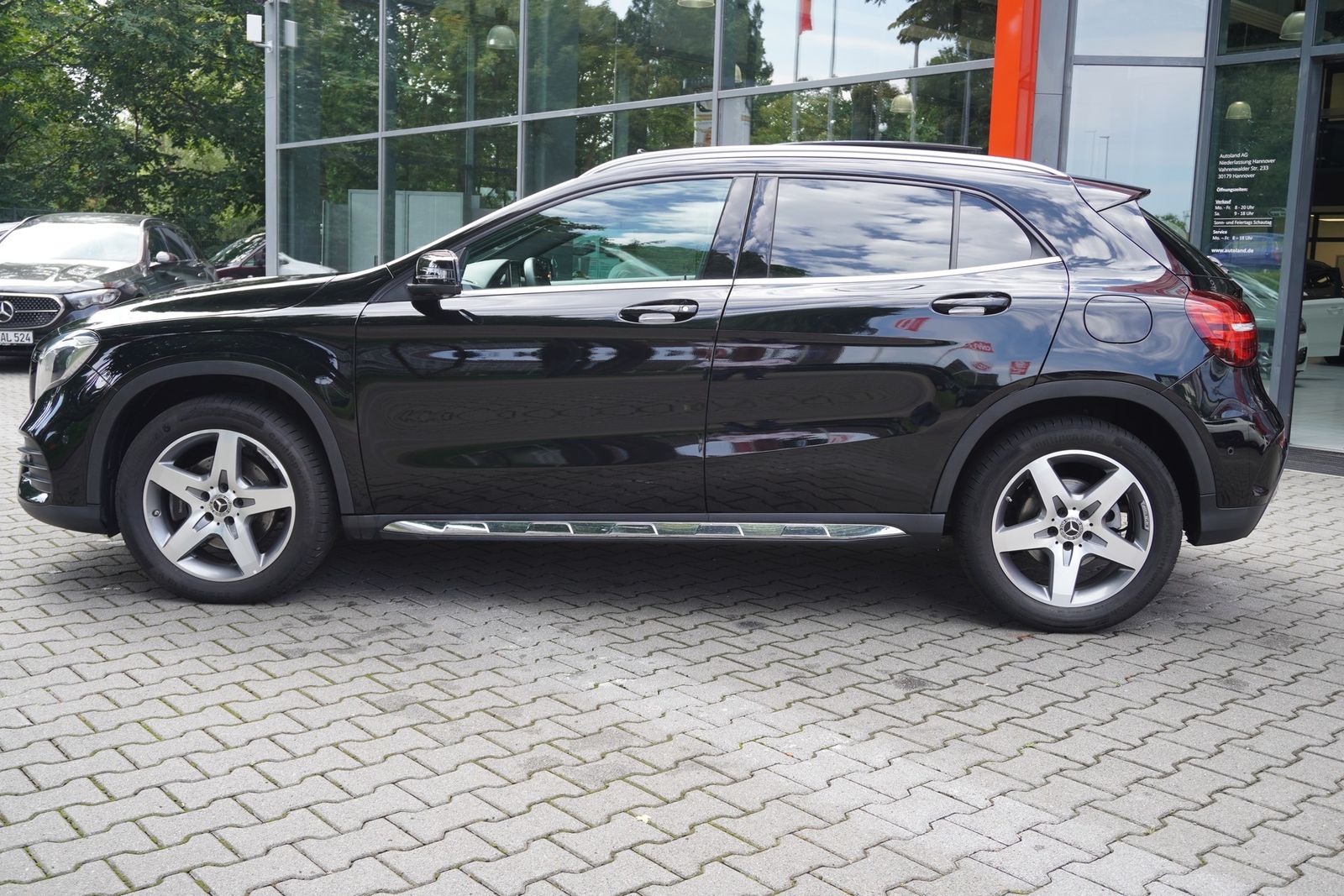 Mercedes-Benz GLA 220d AMG Line LED Navi Pano AHK 360 SHZ foto 9
