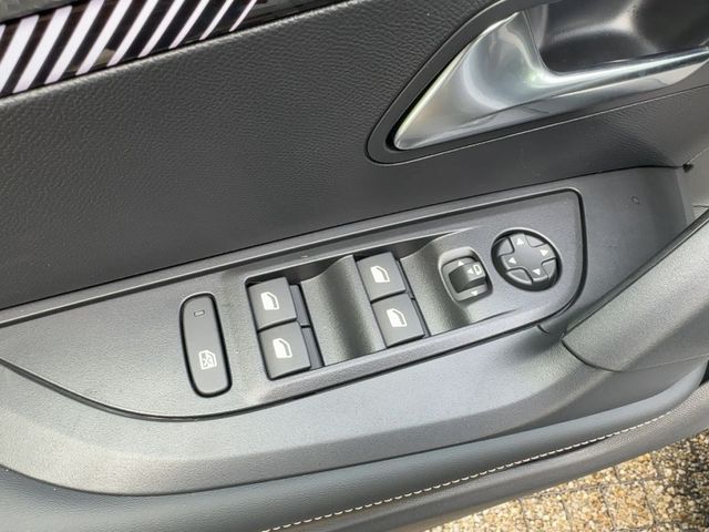 Foto Nummer 13: PEUGEOT 2008