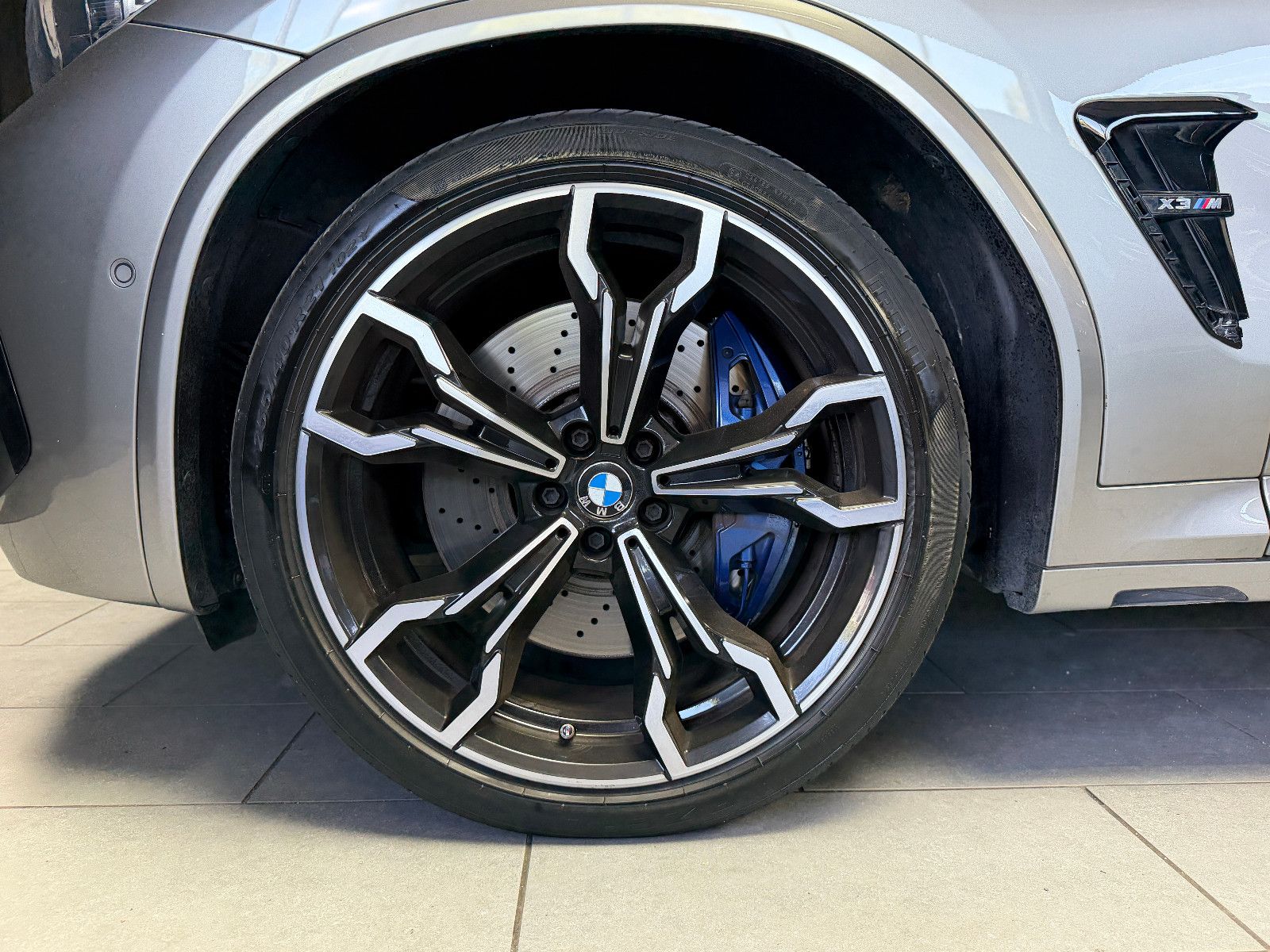 Fahrzeugabbildung BMW X3 M |H/K|HuD|PANO|LASER|INDIVIDUAL