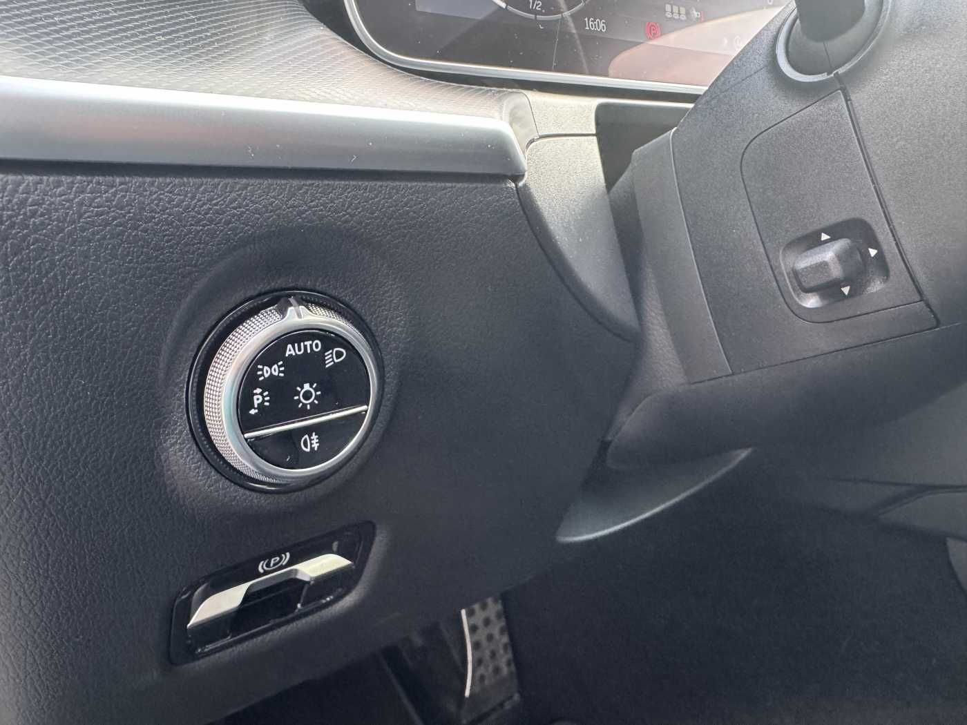 Fahrzeugabbildung Mercedes-Benz C 200 T AMG Pano+AHK+RFK+Memory+Night+ TotW