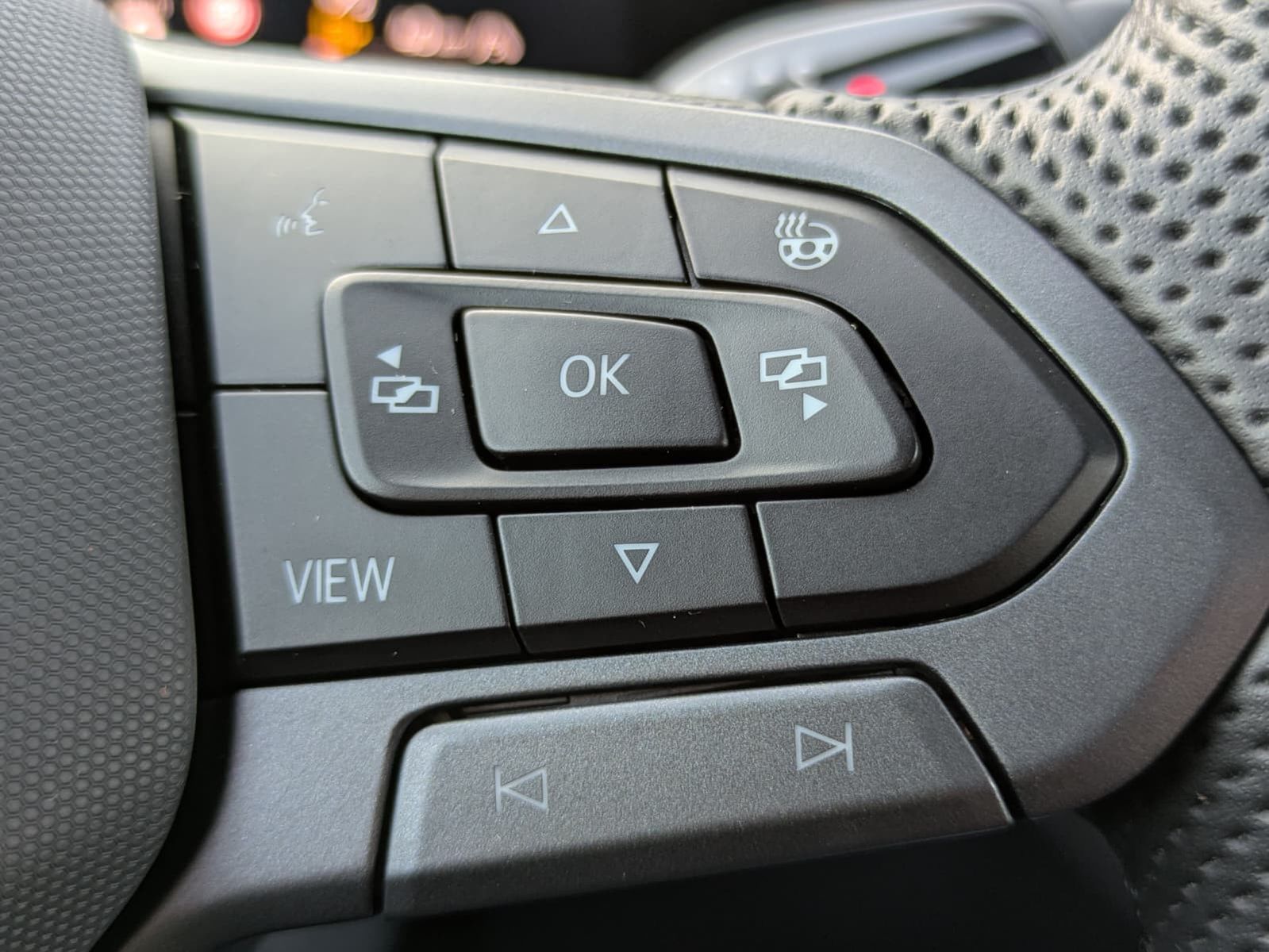 Fahrzeugabbildung Volkswagen Tayron 2.0 TDI 4M R-Line BLACK*7Si*MATRIX*PANO