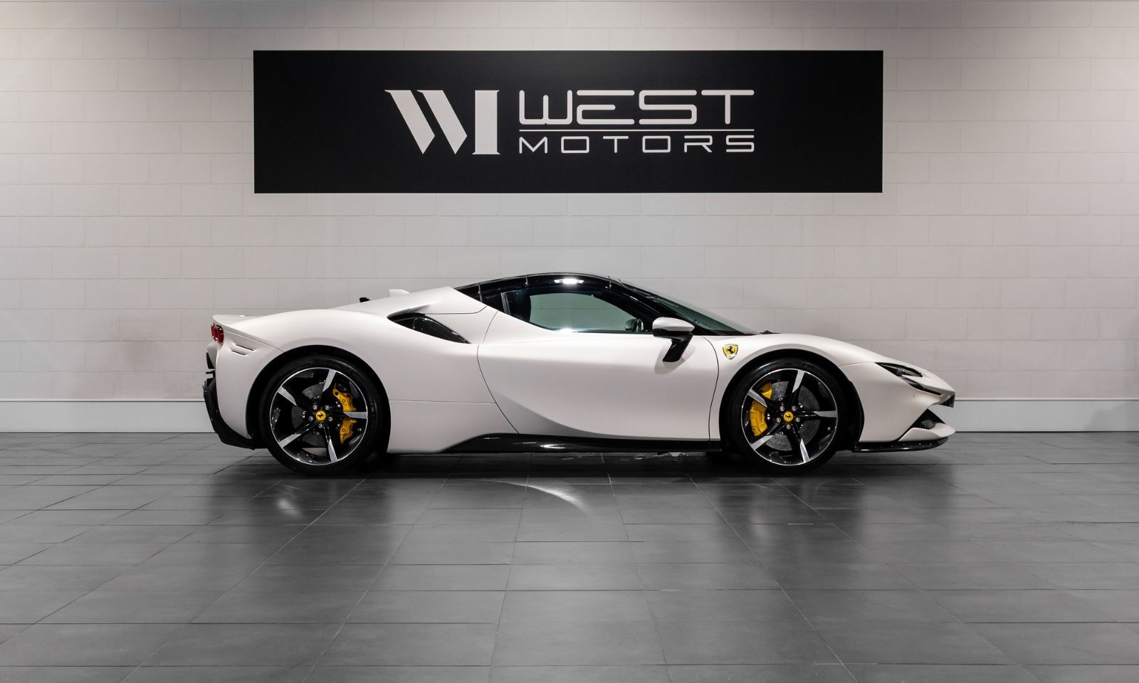 Ferrari SF90 Spider Opaco Full Carbon 1st Hand French imagem 3