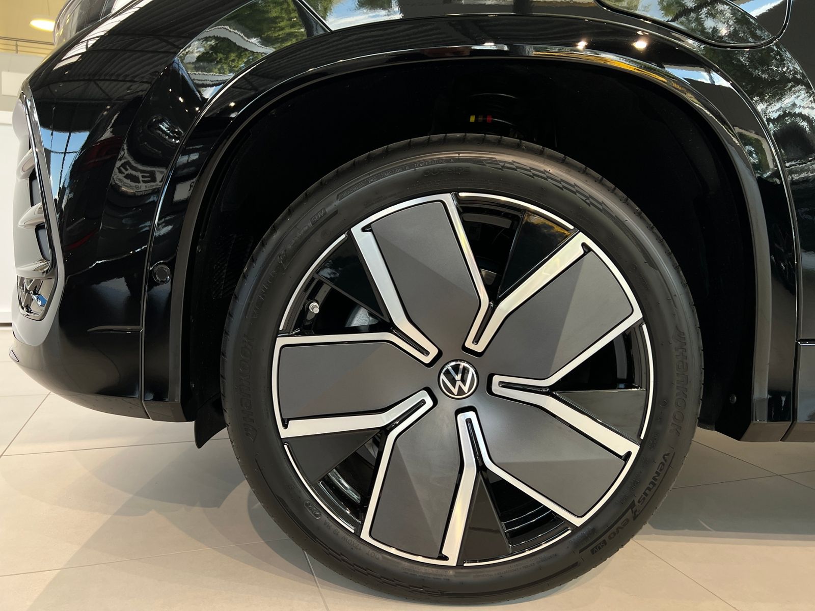 Fahrzeugabbildung Volkswagen Tayron R-Line 1.5 eHybrid DSG *AHK,LM-20",Harman