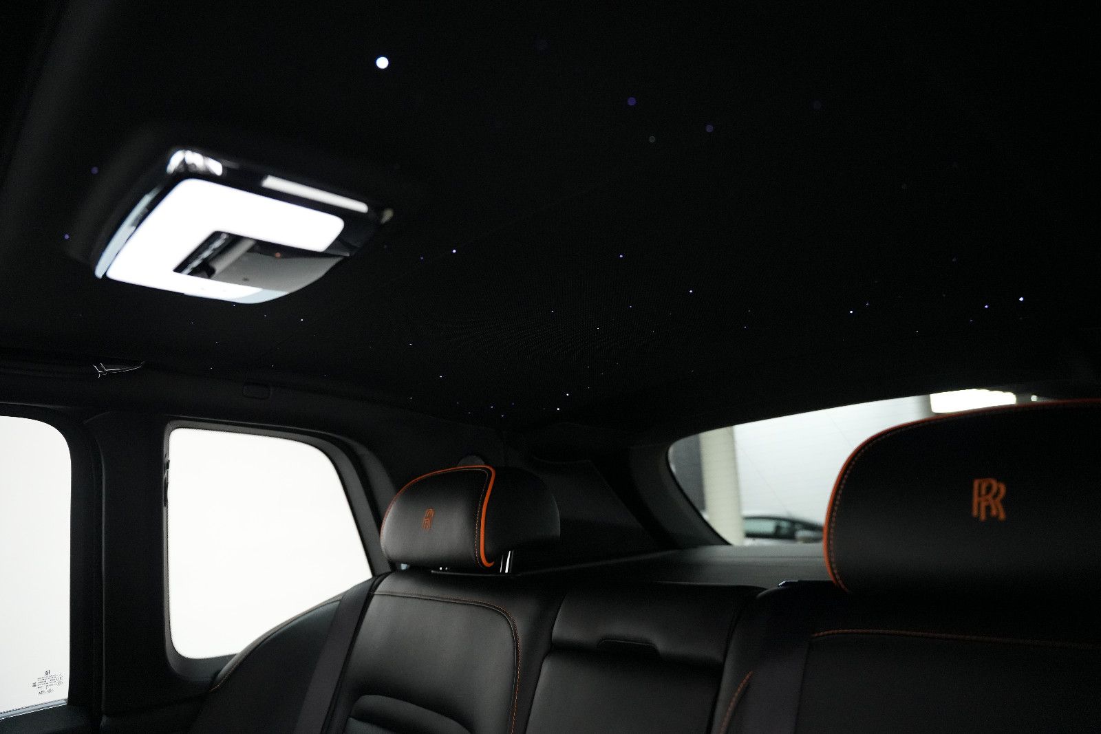 Fahrzeugabbildung Rolls-Royce Cullinan/NOVITEC/WIDEBODY/24''/FOND-TV/STERNEHIM