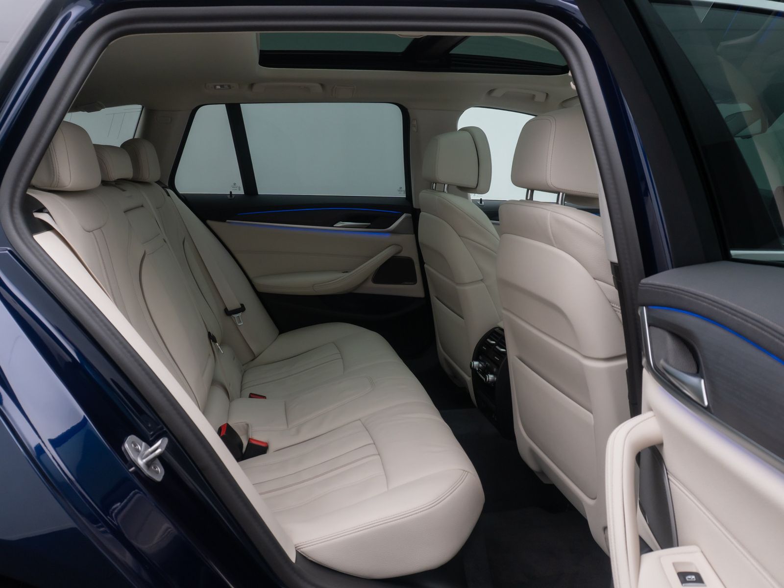 Fahrzeugabbildung BMW 530d xD Luxury Line ACC H/K AHK Panorama HUD 19"