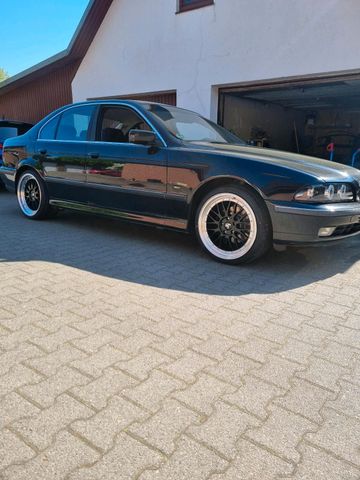 BMW E39 520i