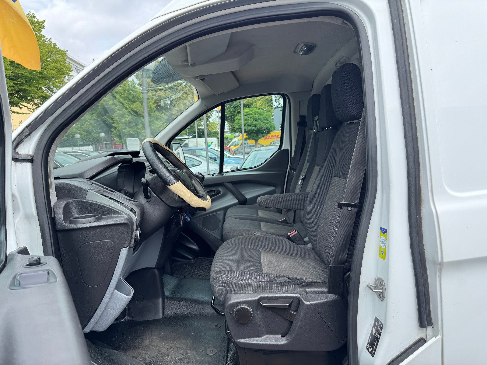 Fahrzeugabbildung Ford Transit Custom 2.2 TDCI HOCHDACH L2 H2 3-SITZER