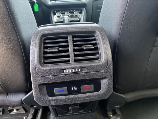 Fahrzeugabbildung Volkswagen Touran 2.0 TDI Comfortline>AUT/AHK/ACC/PDC/SHZ<