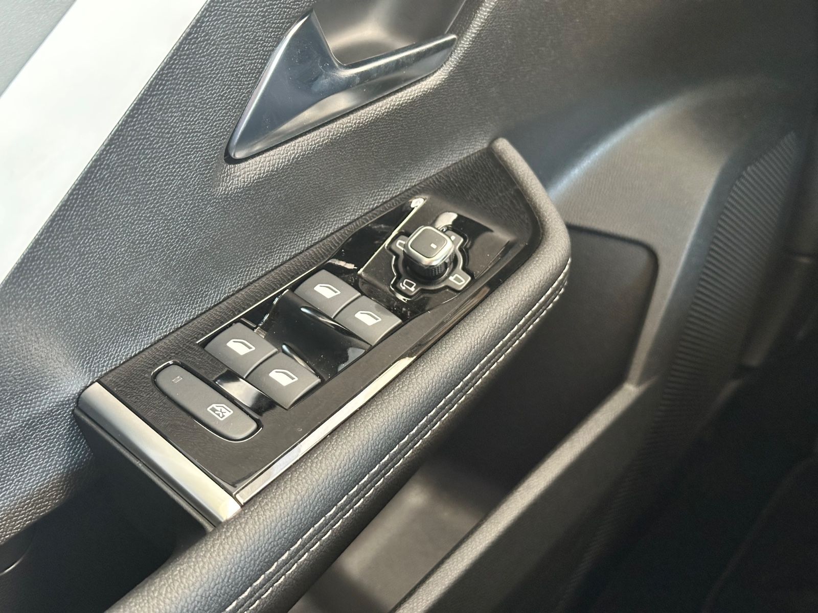 Fahrzeugabbildung Opel Astra L Lim. 5-trg. Elegance*SHZ*LHZ*RFK*PDC