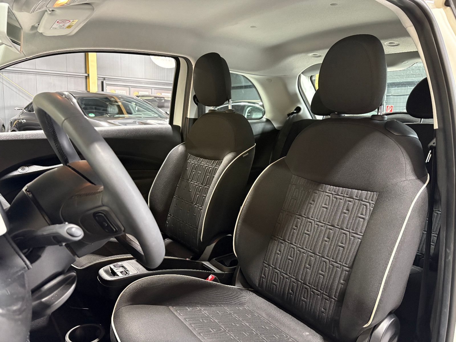 Fahrzeugabbildung Fiat 500e/Basis/TEMPOMAT/APPLE/KLIMA/SPURHALTEASSISTE