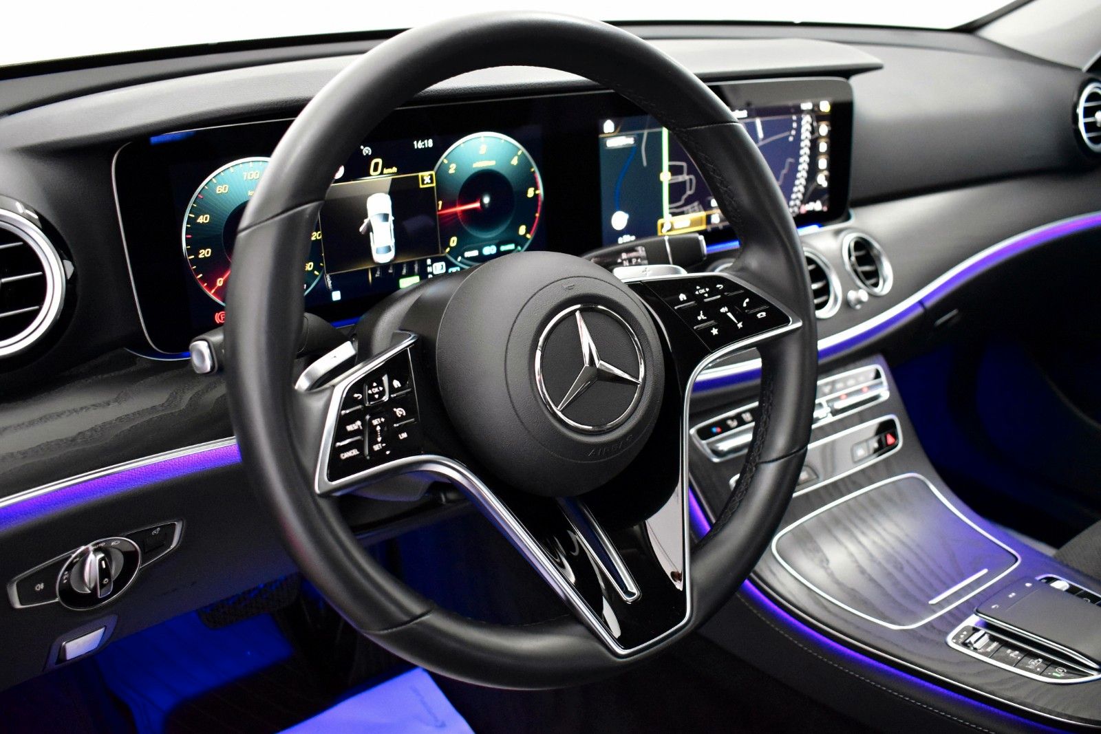 Fahrzeugabbildung Mercedes-Benz E 220 d Avantgarde,Navi,Kamera,ACC,Airpanel,+WR