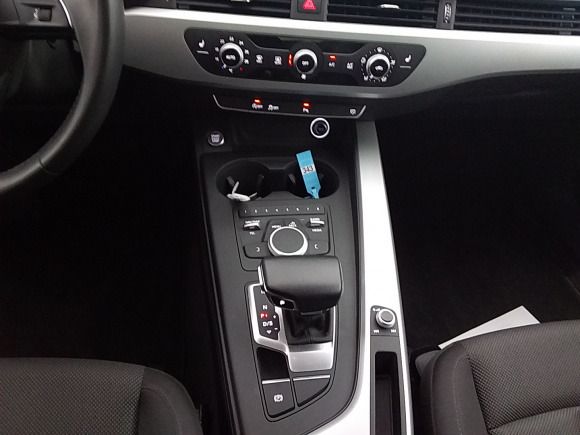 Fahrzeugabbildung Audi A4 Avant 14TFSI S-Tronic NAVI XENON ANHÄNGERKPLG