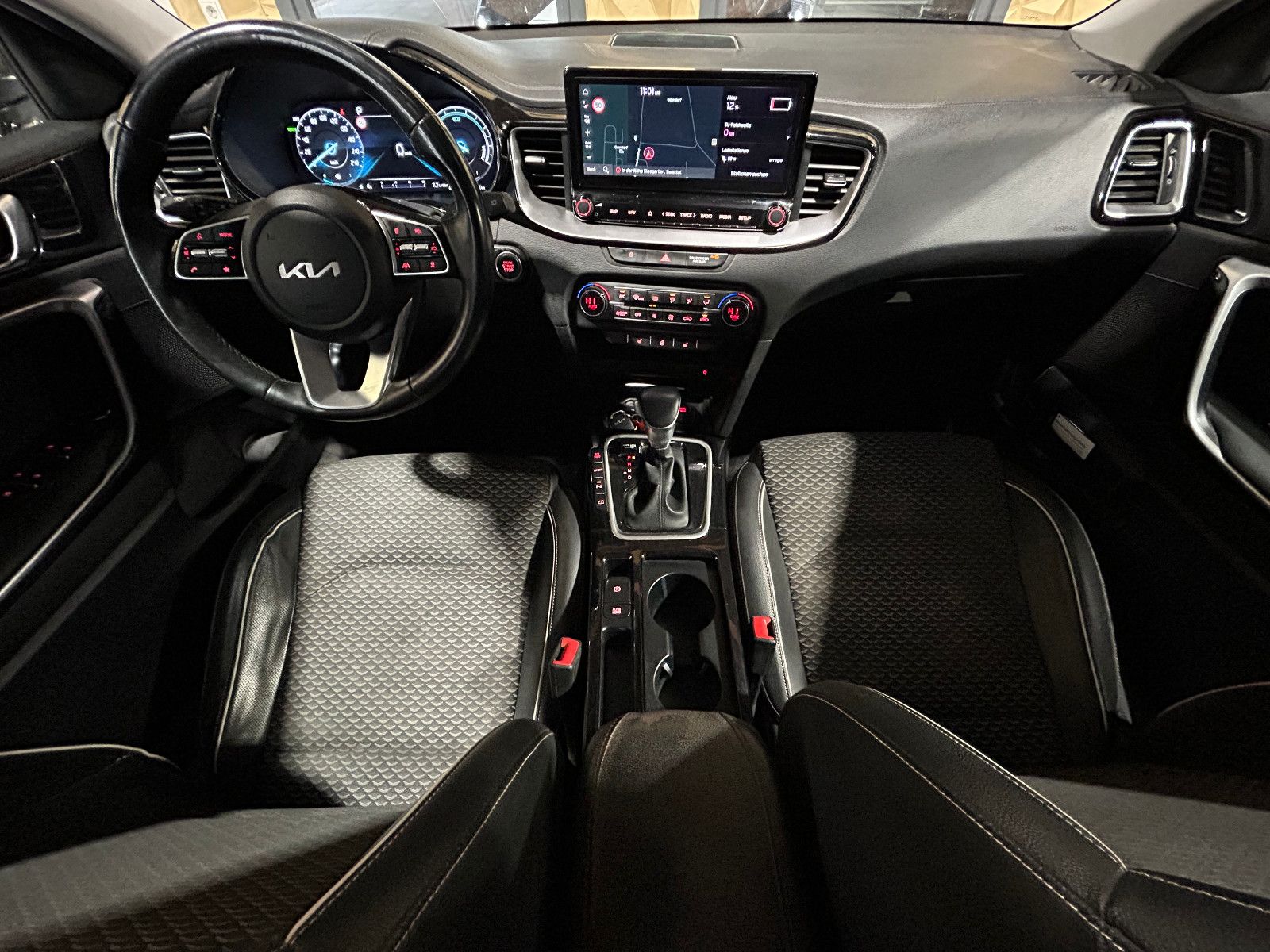 Fahrzeugabbildung Kia Ceed Sportswagon/Platinum Edition/DIGITAL-TACHO/