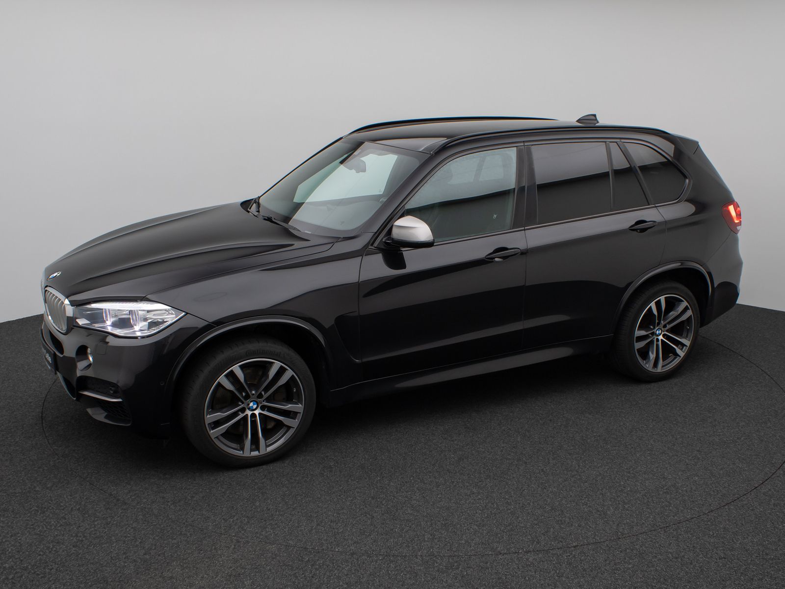 Fahrzeugabbildung BMW X5 M50d Kamera H/K NaviPro Xenon AHK Alarm