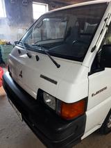 Mitsubishi L300 - Mitsubishi L300: Van