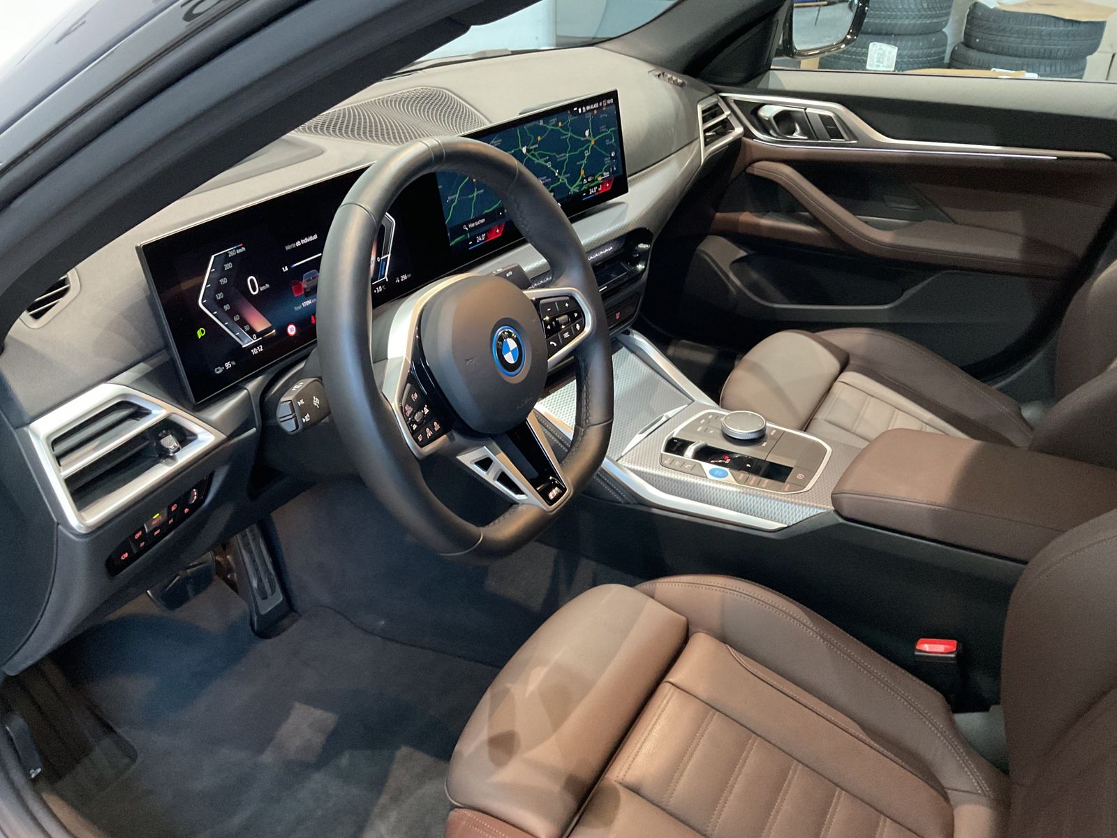 Fahrzeugeinzelansicht 10 Fahrzeugabbildung BMW i4 xDrive40 Gran Coupé, Parking Assistant Plus