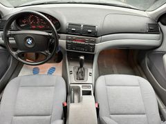 Fahrzeugabbildung BMW 318i Lim. / Automatik Klimaautomatik