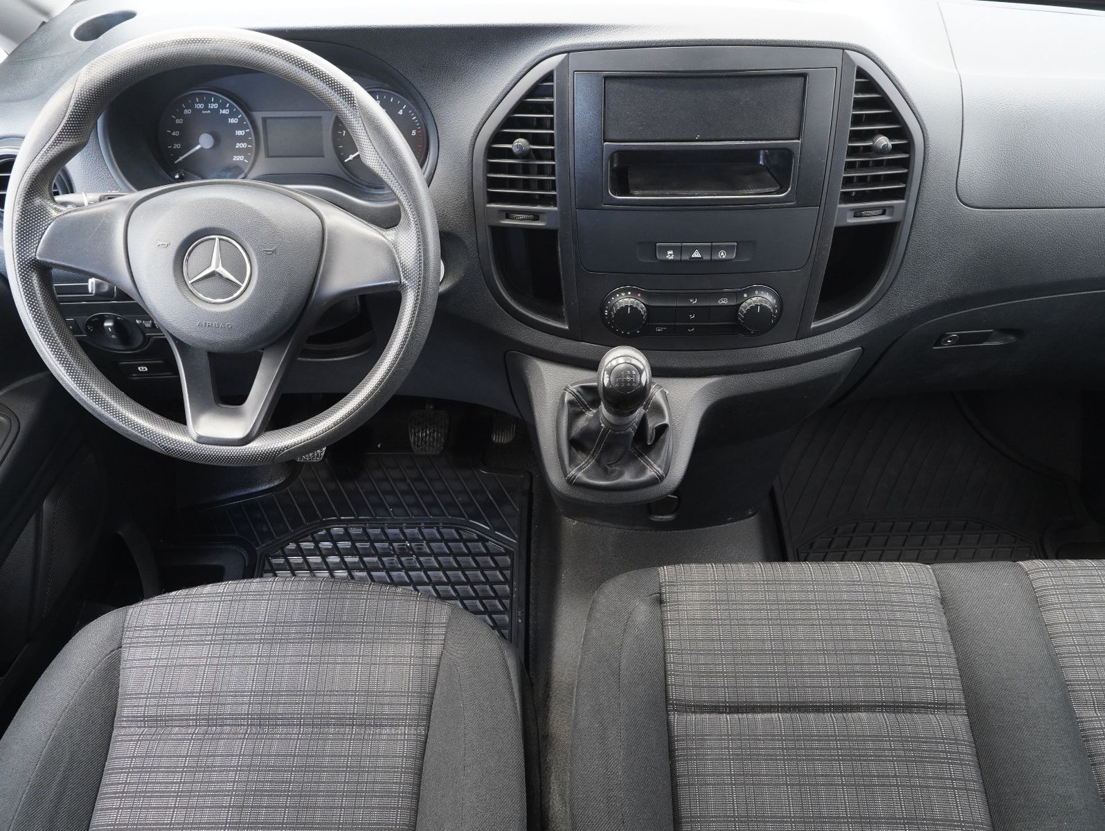 Fahrzeugabbildung Mercedes-Benz Vito Mixto 114 CDI RWD lang 6-SITZER/AHK