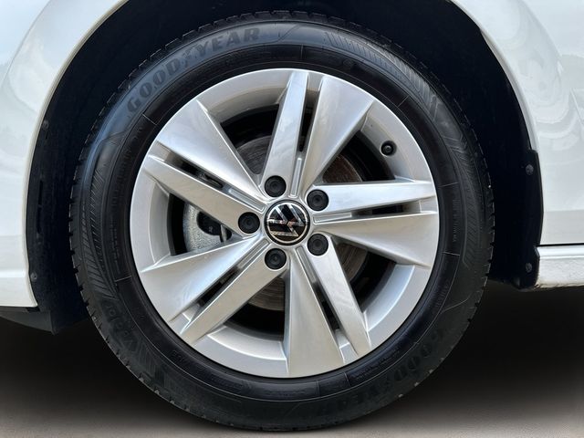 Volkswagen Golf VIII 1.5TSI Life RKam Totwinkel HuD Navi