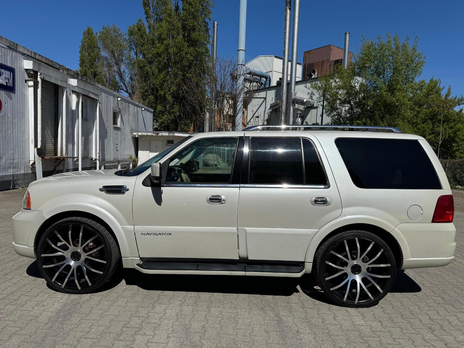 Lincoln Navigator 5.4 V8 * 1. HAND * 8-Sitzer * Allrad *