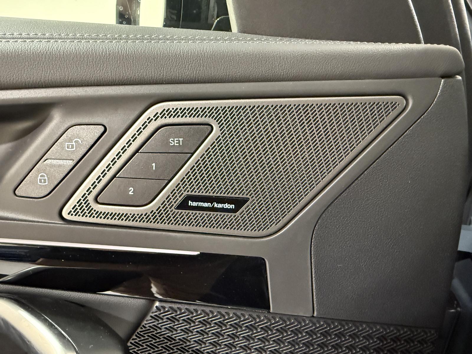 BMW iX1 xDrive30 M Sport Pro ACC 360 AHK HUD