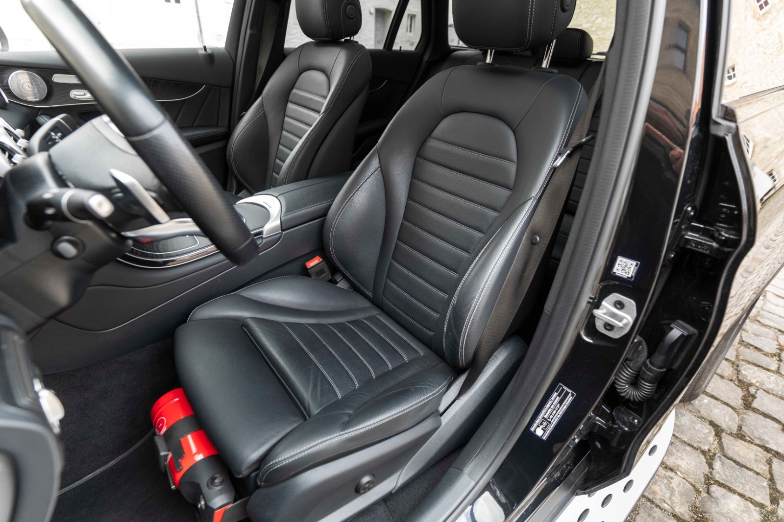 Fahrzeugabbildung Mercedes-Benz GLC 300d e 4Matic AMG BURMESTER 360° PANO M+S
