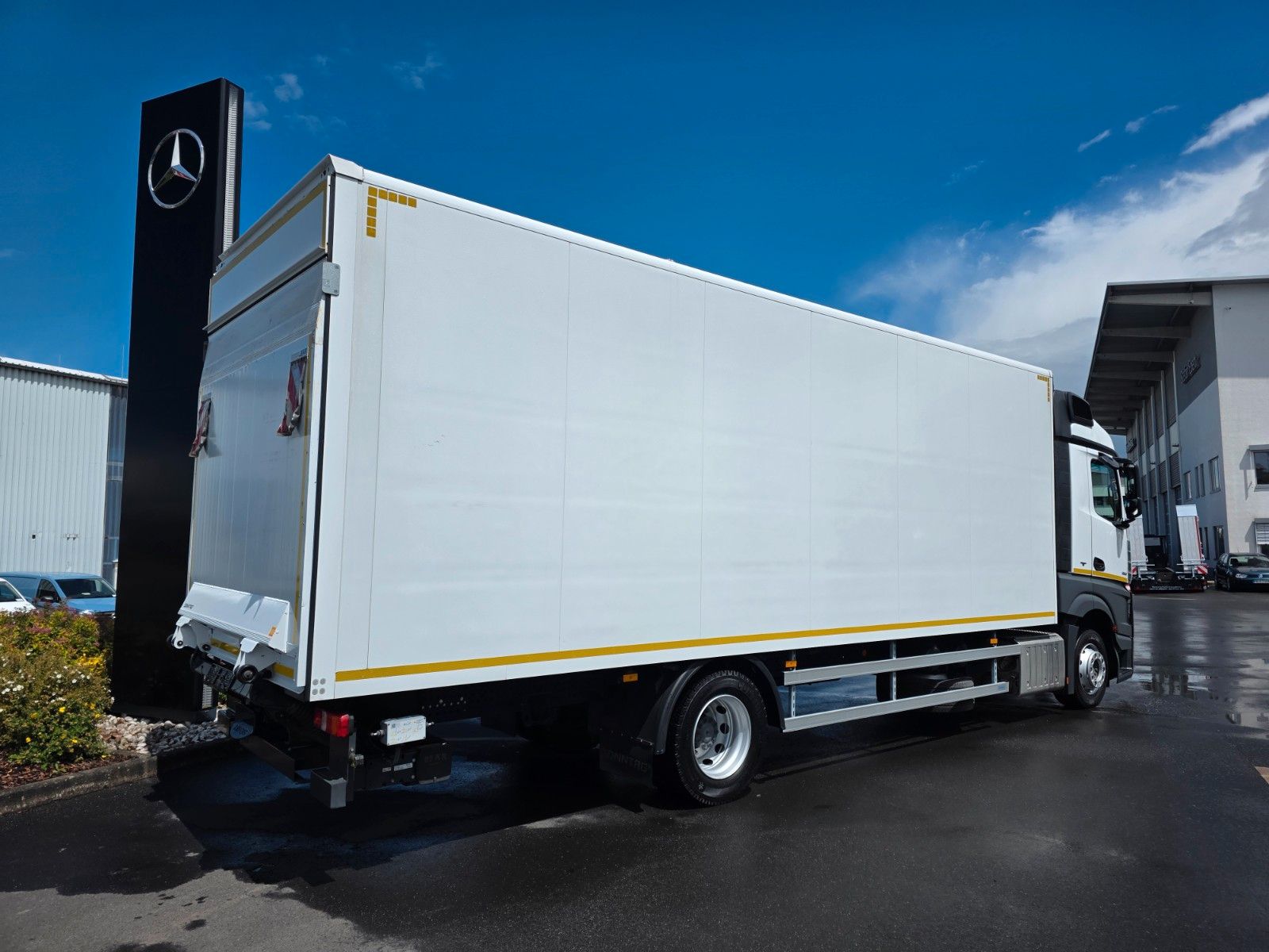 Fahrzeugabbildung Mercedes-Benz Actros 1833 L Retarder 2x Bett LBW Bär 1.500kg