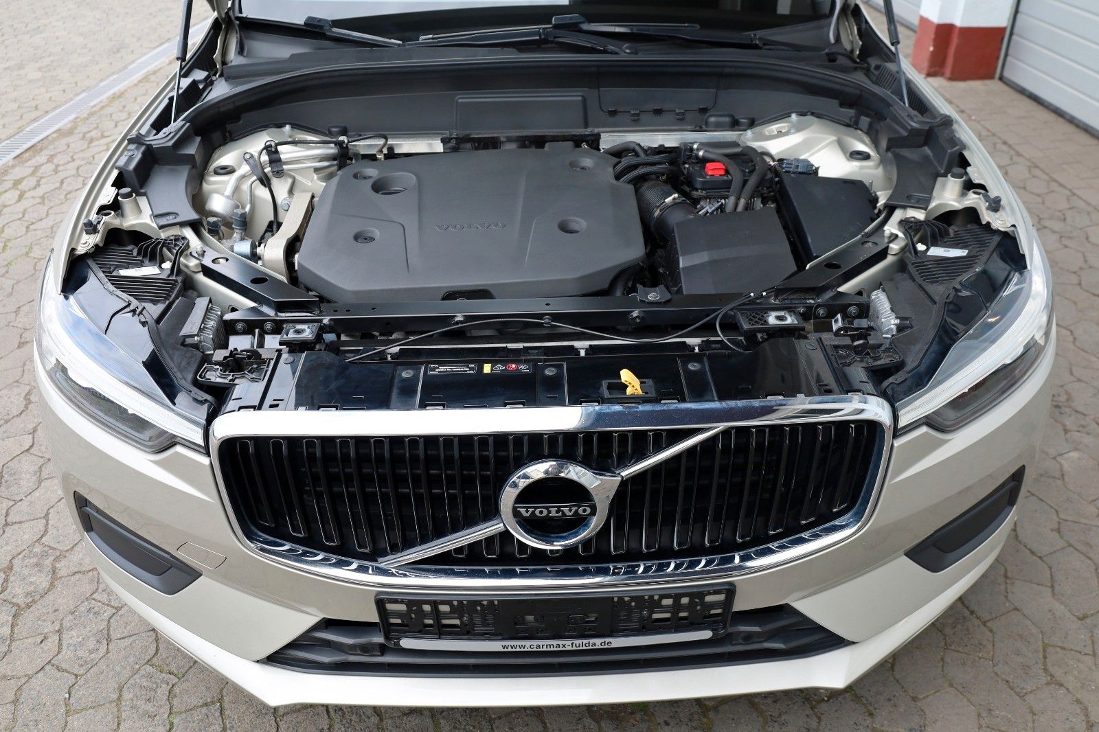 Fahrzeugabbildung Volvo XC60 Momentum Pro Leder,Navi,LED,SH,IntelliSafe