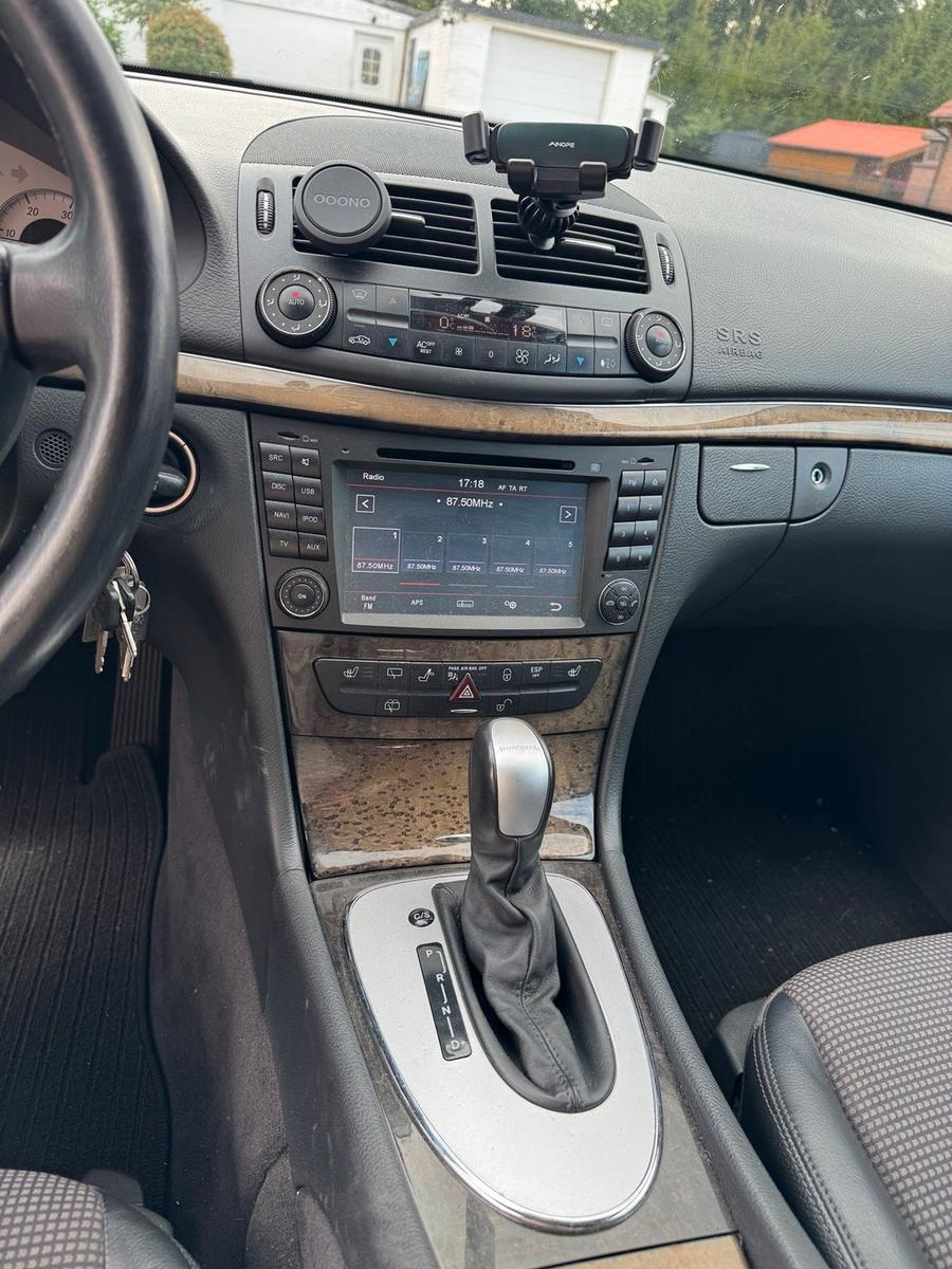 Mercedes-Benz E220 2004 — photo 6