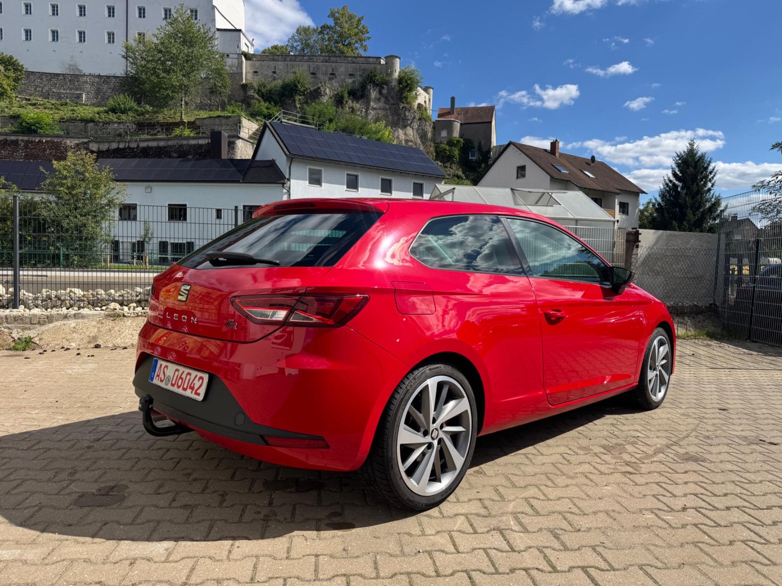 SEAT LEON SC FR 184CH - LED - GPS - ATTELAGE - RÉGULATEUR DE VITESSE - PACK SPORT - TOIT OUVRANT
