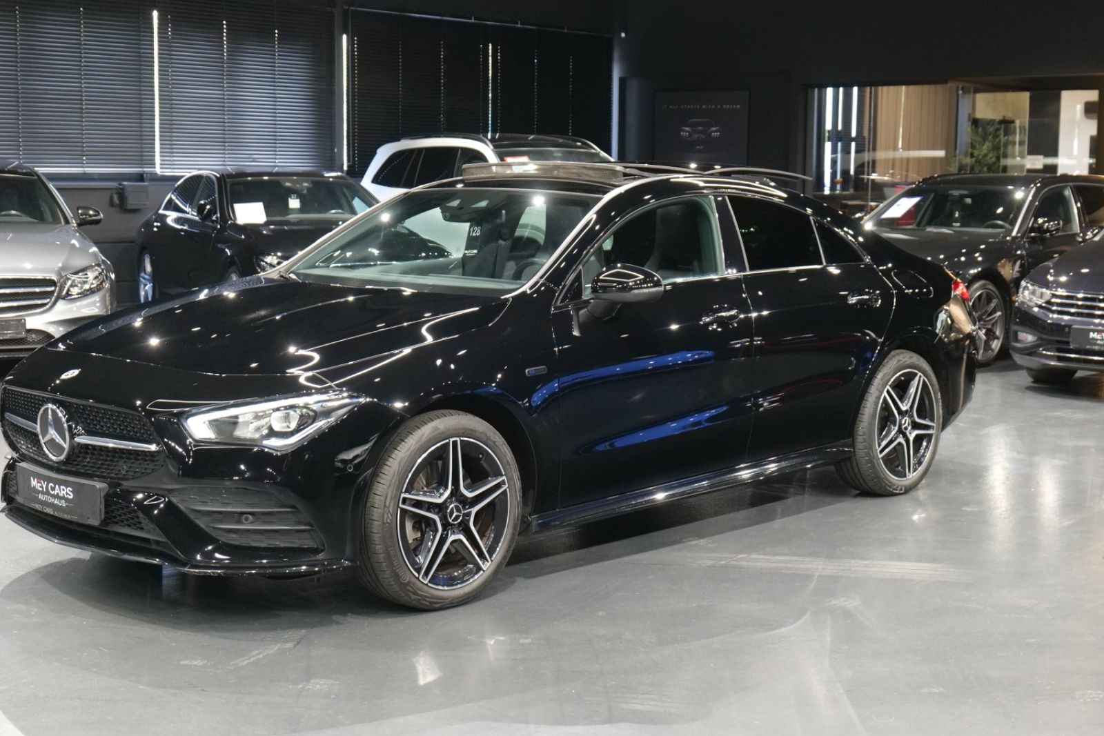 Mercedes-Benz CLA 250*1 HAND*AMG-LINE*NIGHT-PAKET*PANO*KAMERA* imagem 3