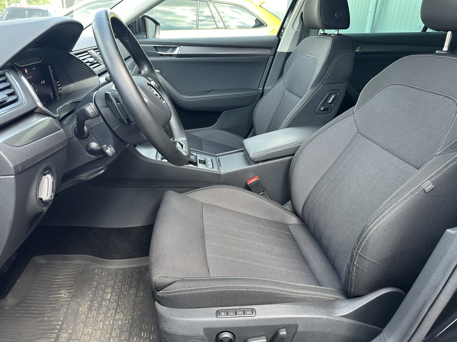 Fahrzeugabbildung SKODA Superb 2.0 TDI DSG Style NAV+MATRIX+AHK+ACC+VC