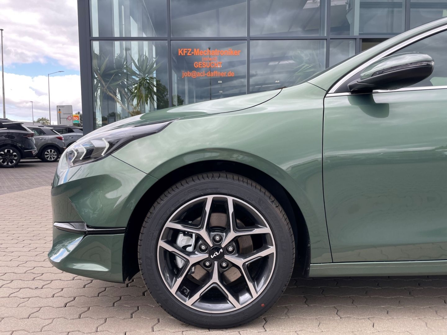 Fahrzeugabbildung Kia Ceed_sw Spirit TotWinkAss Kamera SHZ vo/hi LED