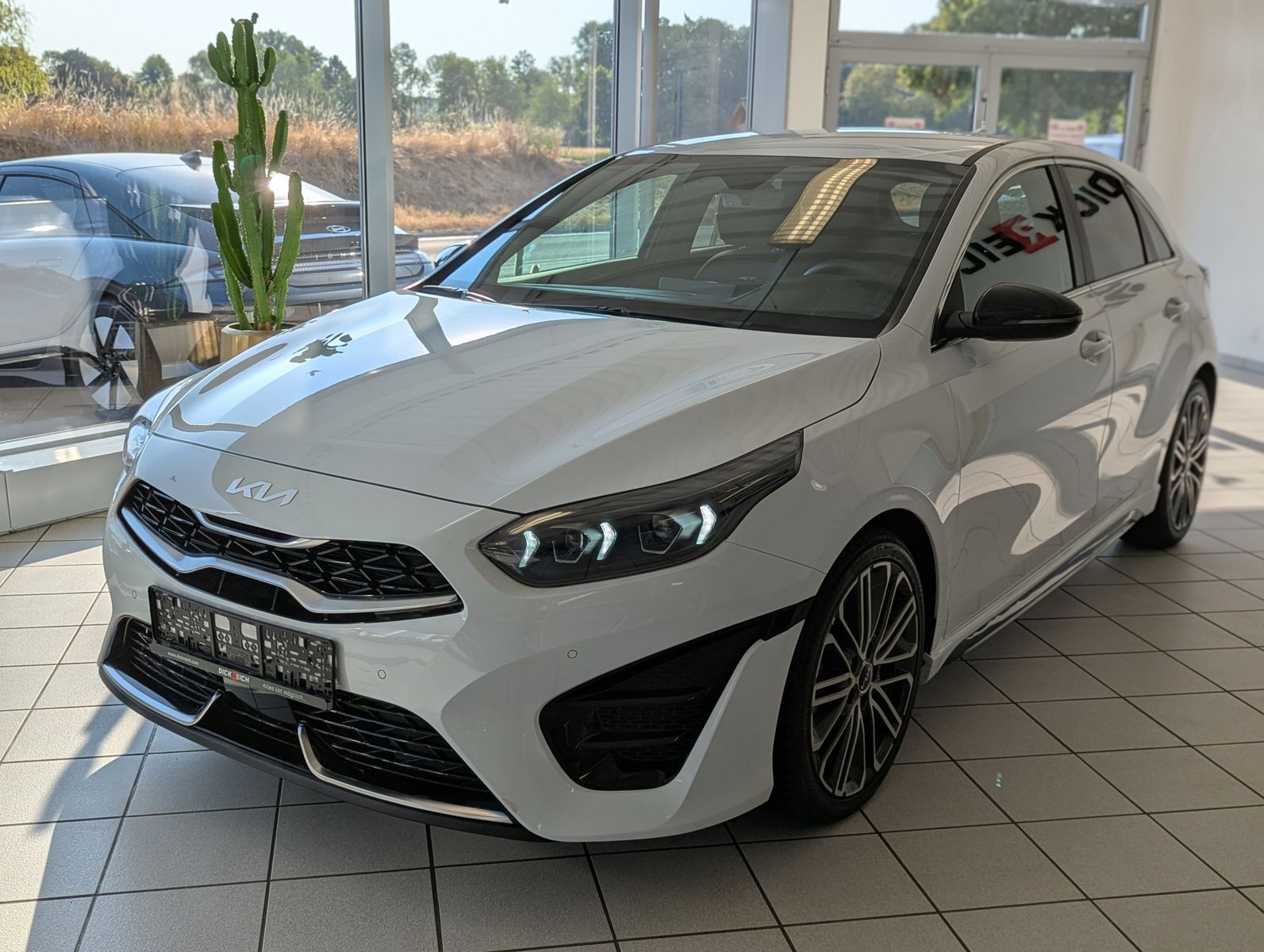 Fahrzeugabbildung Kia Ceed 1.5 GT-Line Limo Perfomance LED JBL Cam 7-J