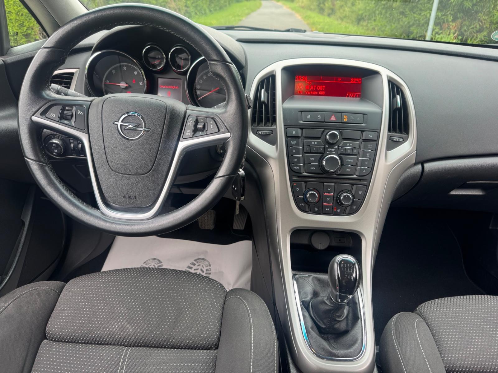 Opel Astra 2011 — photo 14