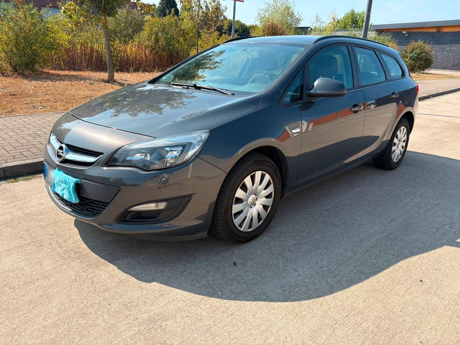 Opel Astra 2015 — interior