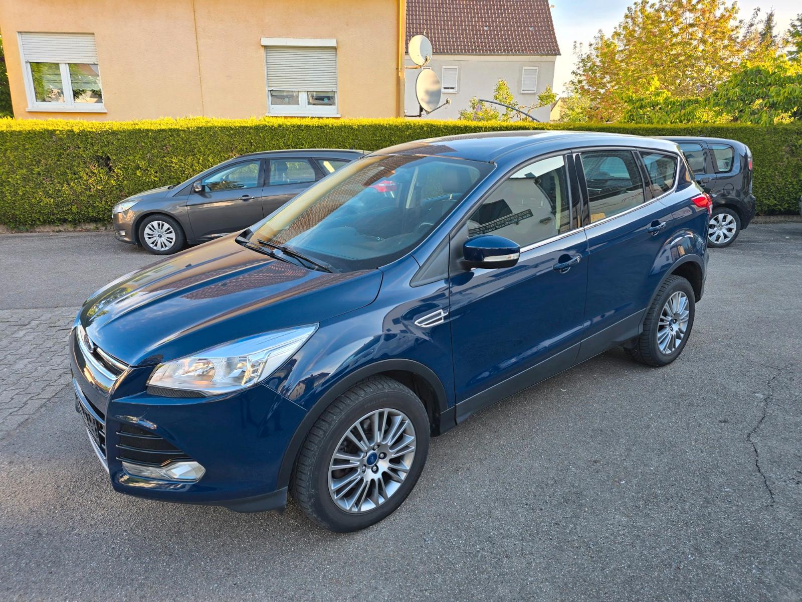 Ford Kuga Titanium (( Sehrgepflegt,Wenig km stand ))