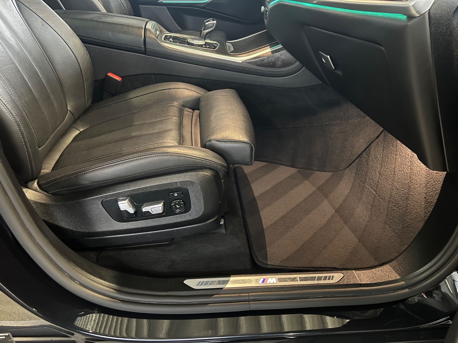 Fahrzeugabbildung BMW X7 xDrive 40 d M Sport *SKY LOUNGE*LASER*