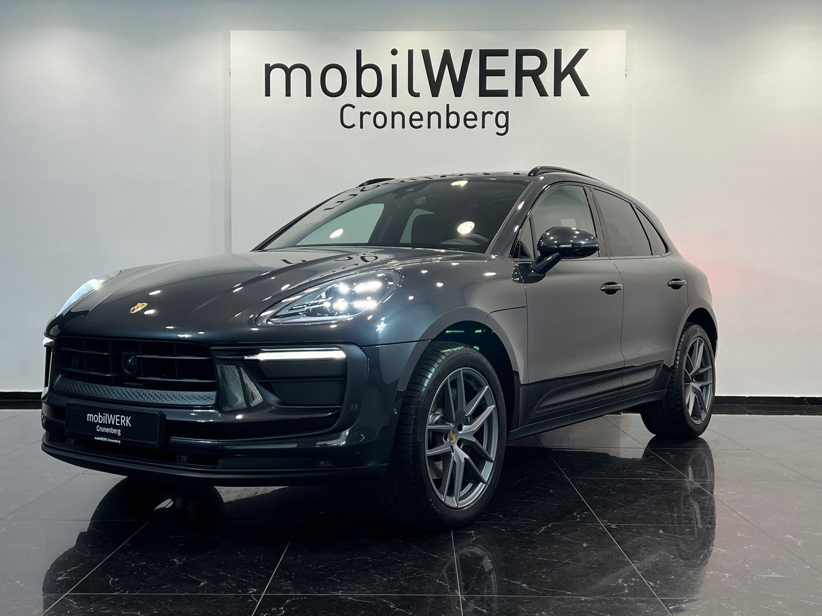 PORSCHE Macan III PANO AHK PDLS+ Totwinkel ACC Kamera