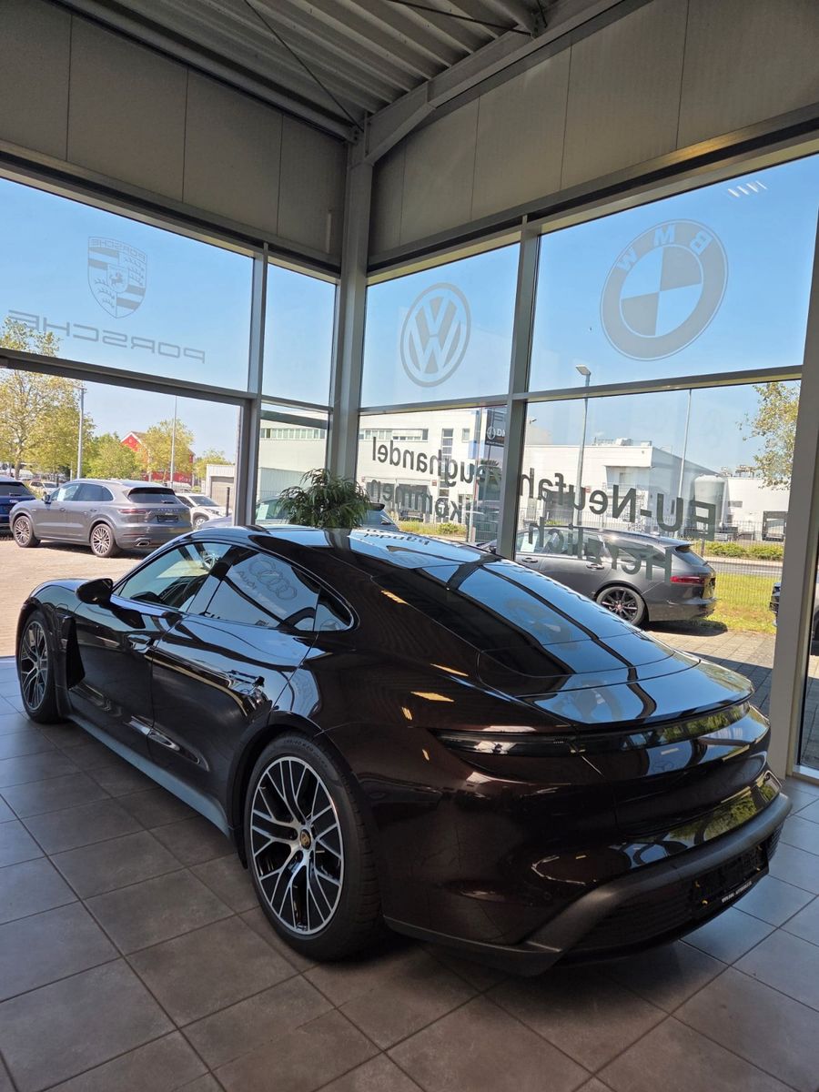 Fahrzeugabbildung Porsche Taycan/Sportsitze/Sportchrono/Innodrive