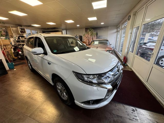 Mitsubishi Outlander PHEV 4WD Klima AHK Allwetter Euro6